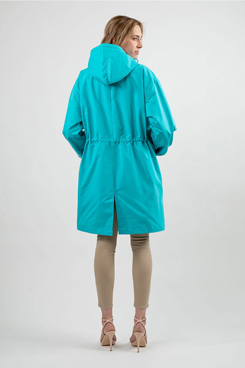 CHAQUETA CORTAVIENTOS CON CAPUCHA IMPERMEABLE DE GRAN TAMAÑO